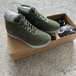 NWT No Bull Suede Trainer Mid, Army Green, Size Mens 7, Women’s 8.5